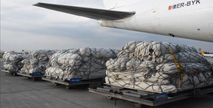 Pakistan'dan deprem bölgesine çadır sevkiyatı devam ediyor