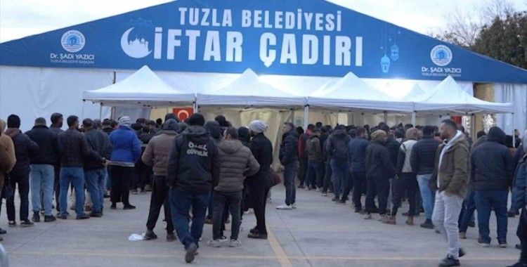 Tuzla Belediyesi’nin Kırıkhan ve Tuzla’daki çadırlarında ilk iftar yapıldı
