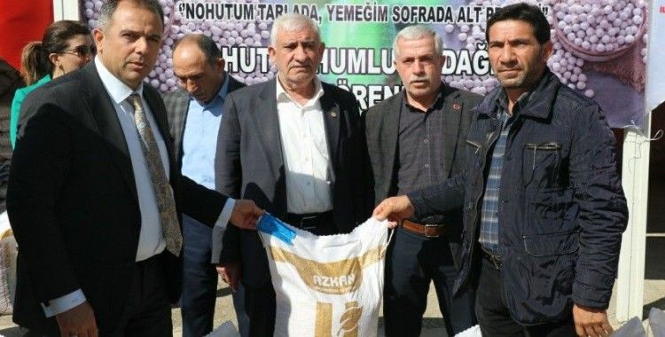 Elazığ’da çiftçilere yüzde 75 hibeli nohut tohumu dağıtımı yapıldı
