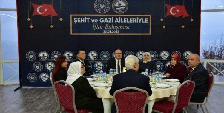 Vali Tutulmaz, şehit aileleri ve gazilerle iftarda bir araya geldi
