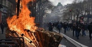 Fransa'daki emeklilik reformu karşıtı protestolarda tansiyon düşmüyor