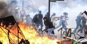 Fransa'daki gösterilerde 457 kişi gözaltına alındı, 441 polis yaralandı