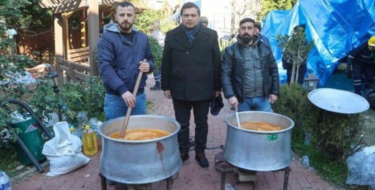 Uşak Belediyesi depremzedelerin yüzlerini güldürmeye devam ediyor
