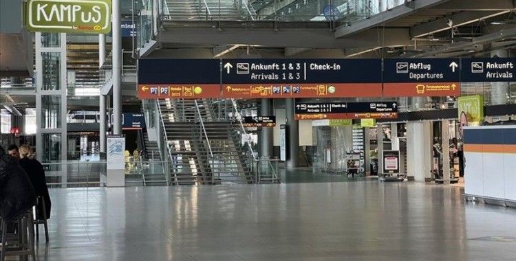 Almanya'da grevler nedeniyle bazı havalimanlarında pazar ve pazartesi uçuşlar iptal edildi