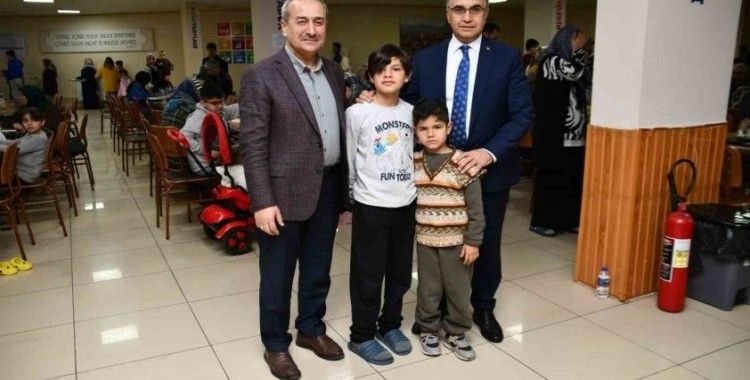 İlk iftar depremzedelerle yapıldı
