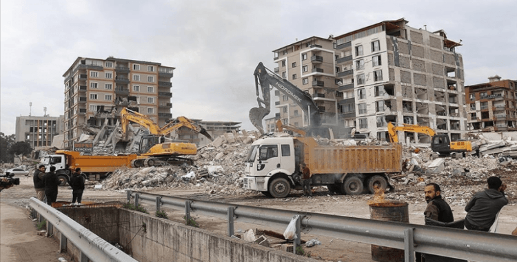 Hatay'da enkaz kaldırma ve yıkım çalışmaları 20 mahallede devam ediyor