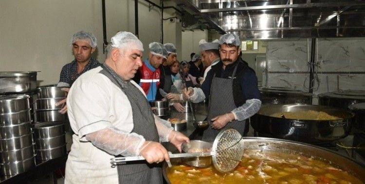 Batman’da açılan aşevleri hizmet vermeye başladı
