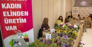 Çiçek üreticisi kadınlar, çiçek pazarında buluşuyor
