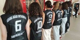 Adanalı sporcu öğrencilerin giydiği forma herkesi duygulandırdı
