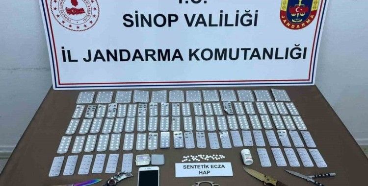 Sinop’ta torbacıya baskın: 1017 sentetik hap ele geçirildi
