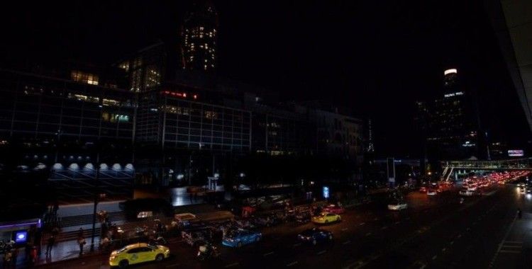 Bangkok’ta ışıklar 1 saatliğine kapatıldı