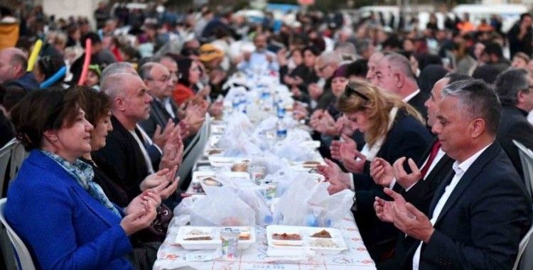 Başkan Uysal: "Duygularda, üzüntüde sevinçte umutta birleşiyoruz"