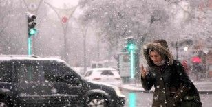 Erzincan’ın yüksek kesimlerinde kar merkezde yağmur yağışı
