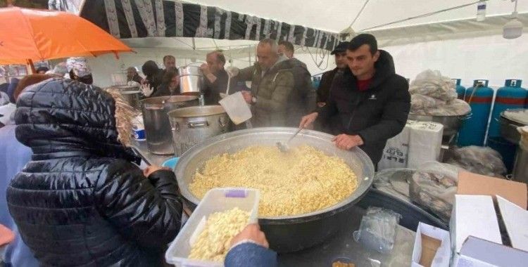 Lapseki Belediyesi deprem bölgesinde iftarlara başladı
