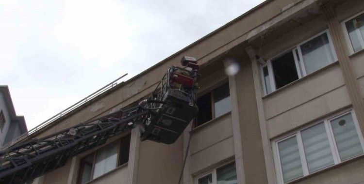 Ümraniye’de apartman yangını: 1’i çocuk 3 kişi dumandan etkilendi
