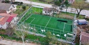 Karaabdülbaki’ye futbol sahası
