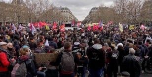 Fransa'da yapay su havzaları projesi protesto edildi