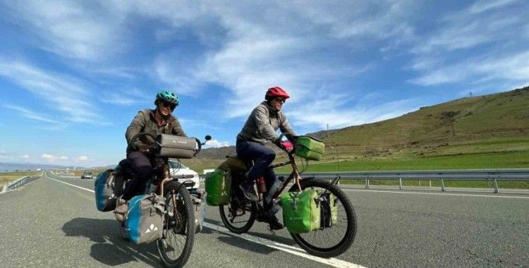 Bisikletle dünya turu yapan Fransız çift, “Hayatımda ilk defa bu kadar iyi niyetli insanlarla karşılaştım”
