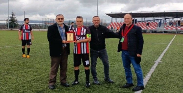 Futbolcu Ömer Bozbey jübilesini yaptı
