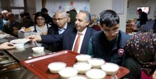 Başkan Yalçın ve Kaymakam Dönmez depremzedelerle iftar sofrasında
