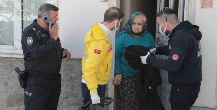Eskişehir’de çöp evde yaşayan kadın: “Ben sağlık istemiyorum, ölmek istiyorum”

