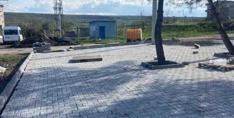 Bağlar’da kırsal mahallelerde parke döşeme çalışmaları devam ediyor
