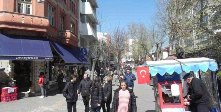 Vatandaşlar güzel havanın keyfini dışarıda çıkardı