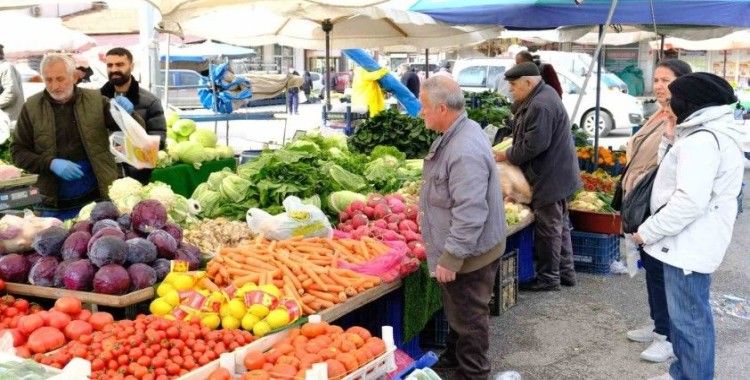 Semt pazarlarında Ramazan hareketliliği
