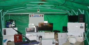 Deprem bölgesinde 400 bin TL'lik hırsızlık yapan 3 zanlı yakalandı