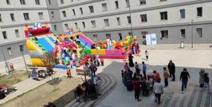 Her şey çocukların yüzündeki minik tebessüm için
