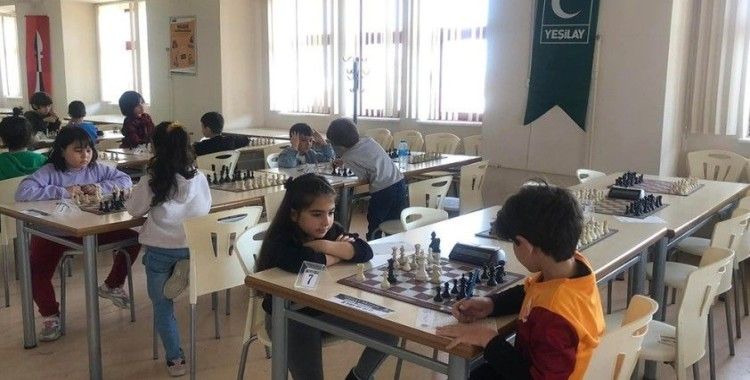 Karaman’da ‘Yeşilay Haftası Satranç Turnuvası’ düzenlendi
