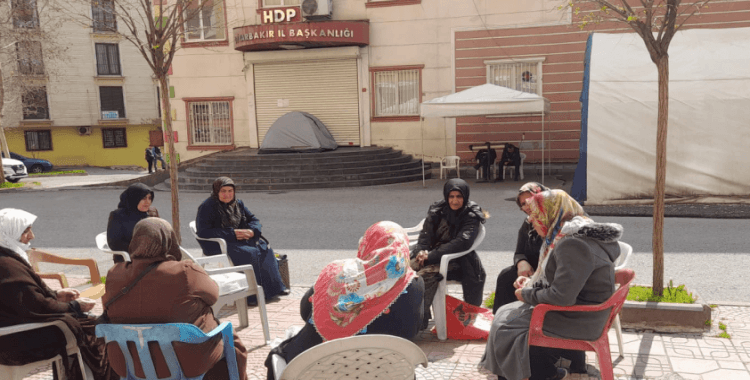 Evlat nöbeti 1303. gününde devam ediyor