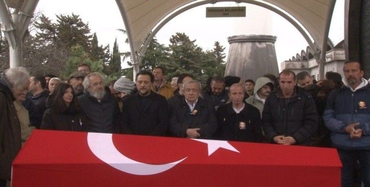Sanatçı Köksal Engür Üsküdar’da son yolculuğuna uğurlandı

