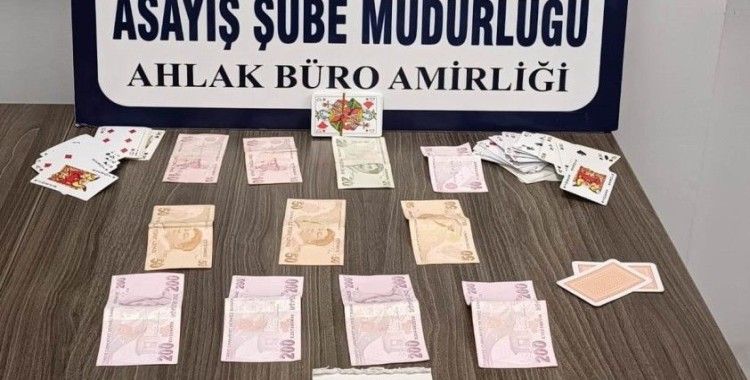 Kütahya’da kıraathanede kumar oynayan 5 şahsa para cezası
