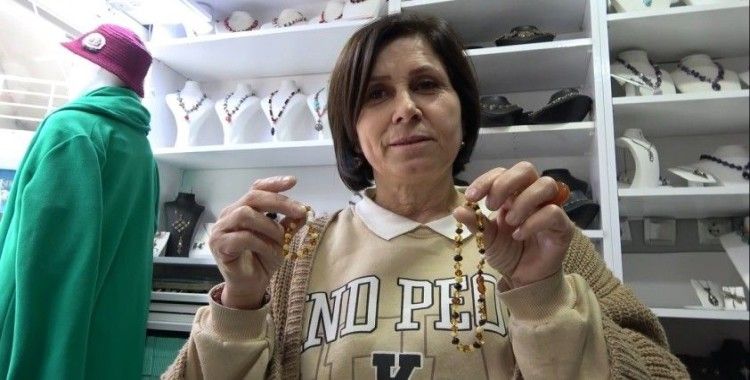 Kehribar taşı, altın gibi gramla satılıyor
