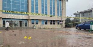 Adalet Sarayı önünde koca dehşeti: Boşanmak istediği eşini silahla vurdu