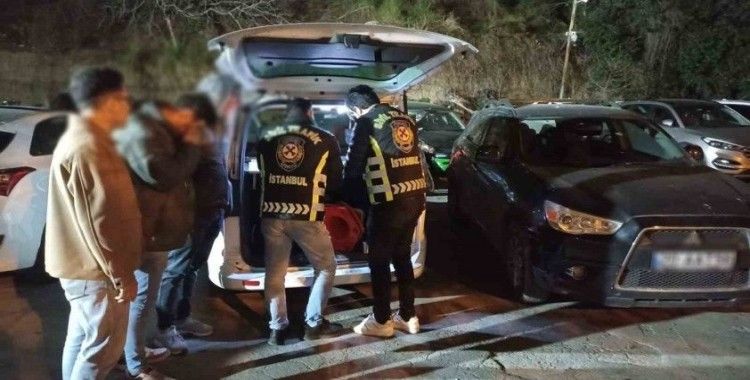 Galata’da hastane yolunu kesip halay çekmişlerdi: Yakalandılar
