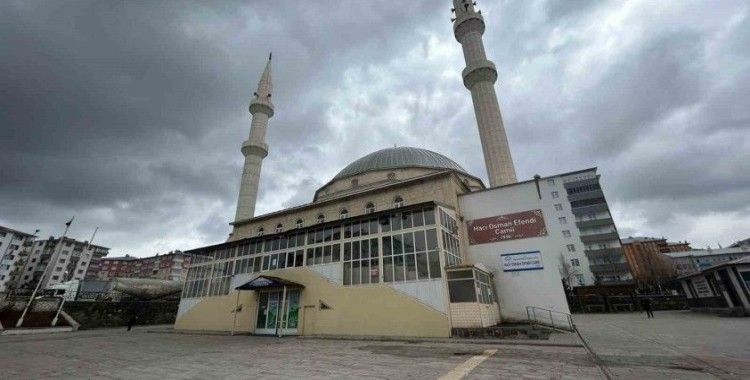 Çocukların biber gazlı oyunu cami cemaatini namazından etti, imam teravih namazını tamamlayamadı
