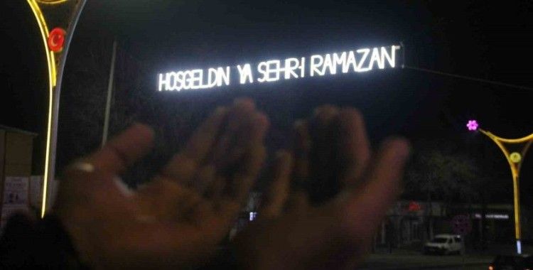 Erzincan’da mahyalar caddeleri süslüyor
