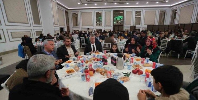 Tahmazoğlu umreye giden öğrenciler ve aileleri ile iftarda bir araya geldi
