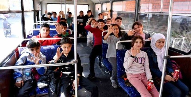 Mersin Büyükşehir Belediyesi ’Minikbüs’ ile 2 bin 830 öğrenciye ulaşmak istiyor
