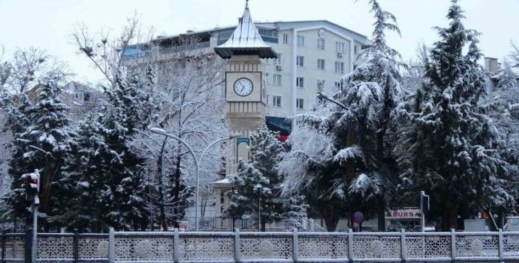 Geceden sabaha kadar yağan kar yağışı sonrası şehir eşsiz güzelliğe büründü
