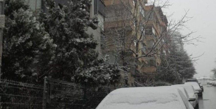 Başkentte kar yağışı başladı