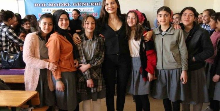 Erciş’te kadın ve öğrenciler rol modelleriyle buluşturuluyor
