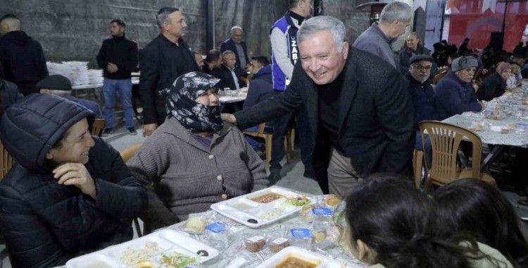 Honaz Belediyesi mahalle iftarlarında hemşehrileriyle buluşmaya devam ediyor
