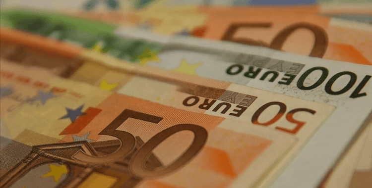 Dolar ve euro yükseliyor