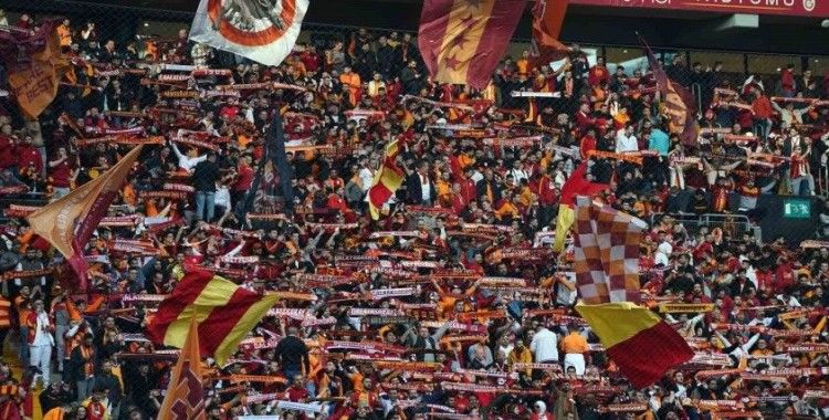 Galatasaray taraftarından kombine yenilemeye yoğun ilgi
