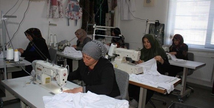 Van'da Cumhuriyetin 100. yılında 100 bin öğrenci için tişört üretildi