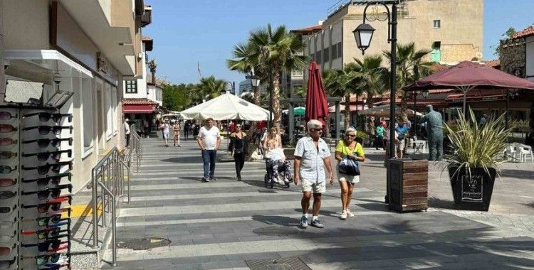 Kuşadası’nda esnaf seçimde oyunu kullandı, işinin başına döndü
