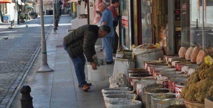 Seçim günü bazı esnaf dükkânını açarken, bazıları da açmamayı tercih etti
